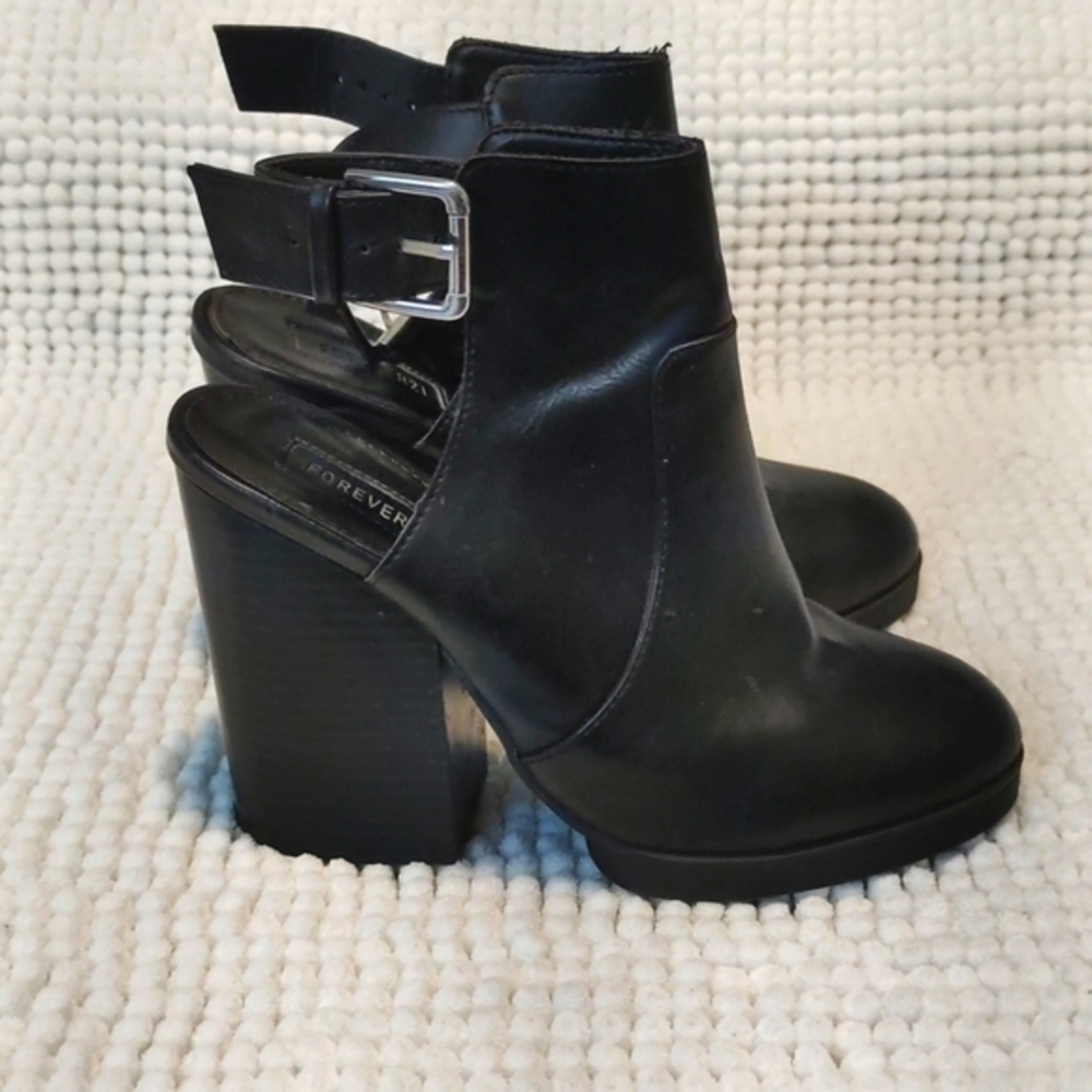 Forever 21 Ankle Strap Buckle Bootie Boot Chunky Heel Size 6 GUC #3090